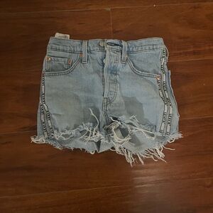 levi’s 501 cutoff jean shorts size 24